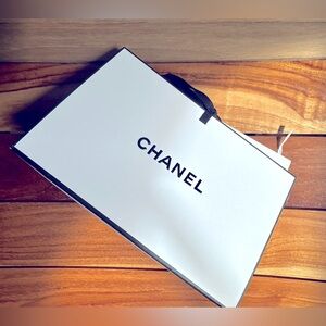 CHANEL White and Black Gift Box